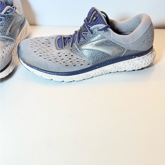 Brooks Glycerin 16 running shoes in a grey and navy colorway Sz 11.5 main image 6